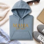 Суитчър с бродиран надпис MAMA – персонализирана година