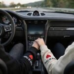 Комплект суитшърти за двойки „Ръка за ръка / Сърце до сърце“ – Бродирани любовни блузи, подарък за влюбени